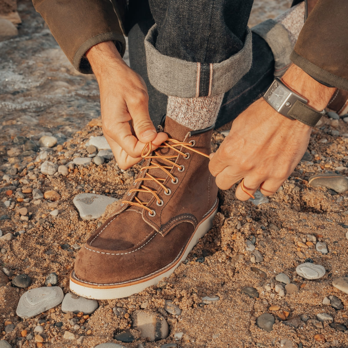 Red Wing 8836 Classic Moc Toe Boot Chocolate Muleskinner is the perfect blend of craftsmanship, durability, and timeless design