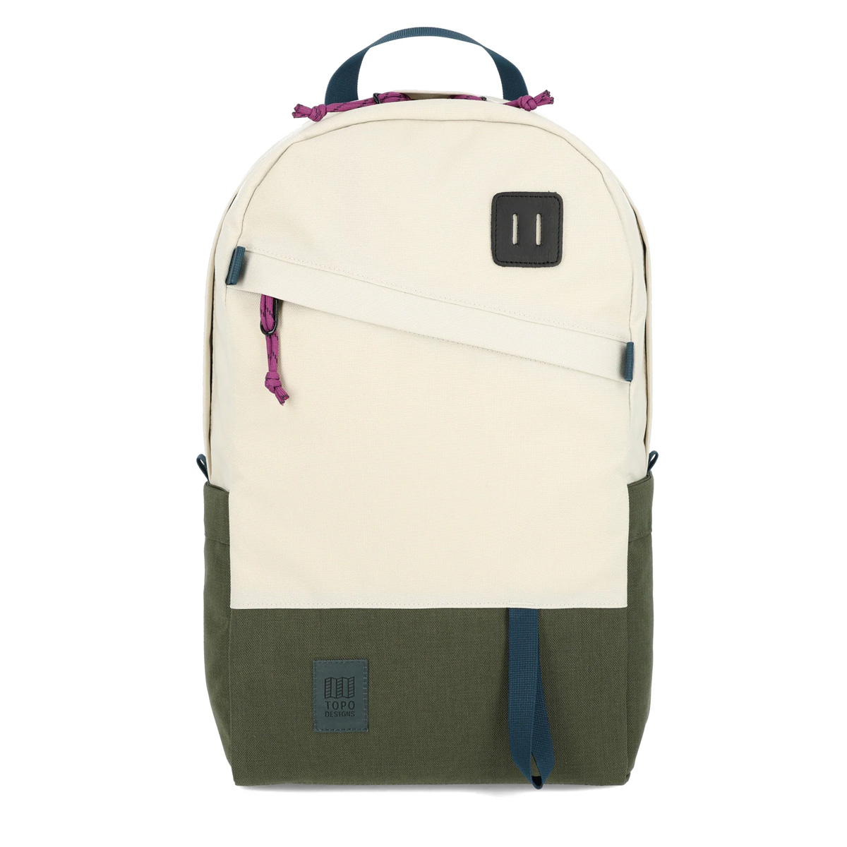Topo Designs Daypack Classic Bone White/Olive, it’s great as an everyday work bag, yet it has enough room for extra layers on the trail