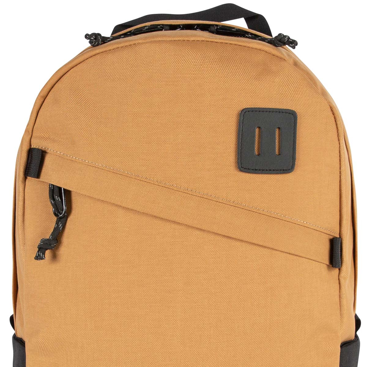 Topo Designs Daypack Classic Khaki/Black, it’s great as an everyday work bag, yet it has enough room for extra layers on the trail