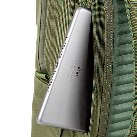 Topo Designs Daypack Tech, laptop compartment accessible from the side