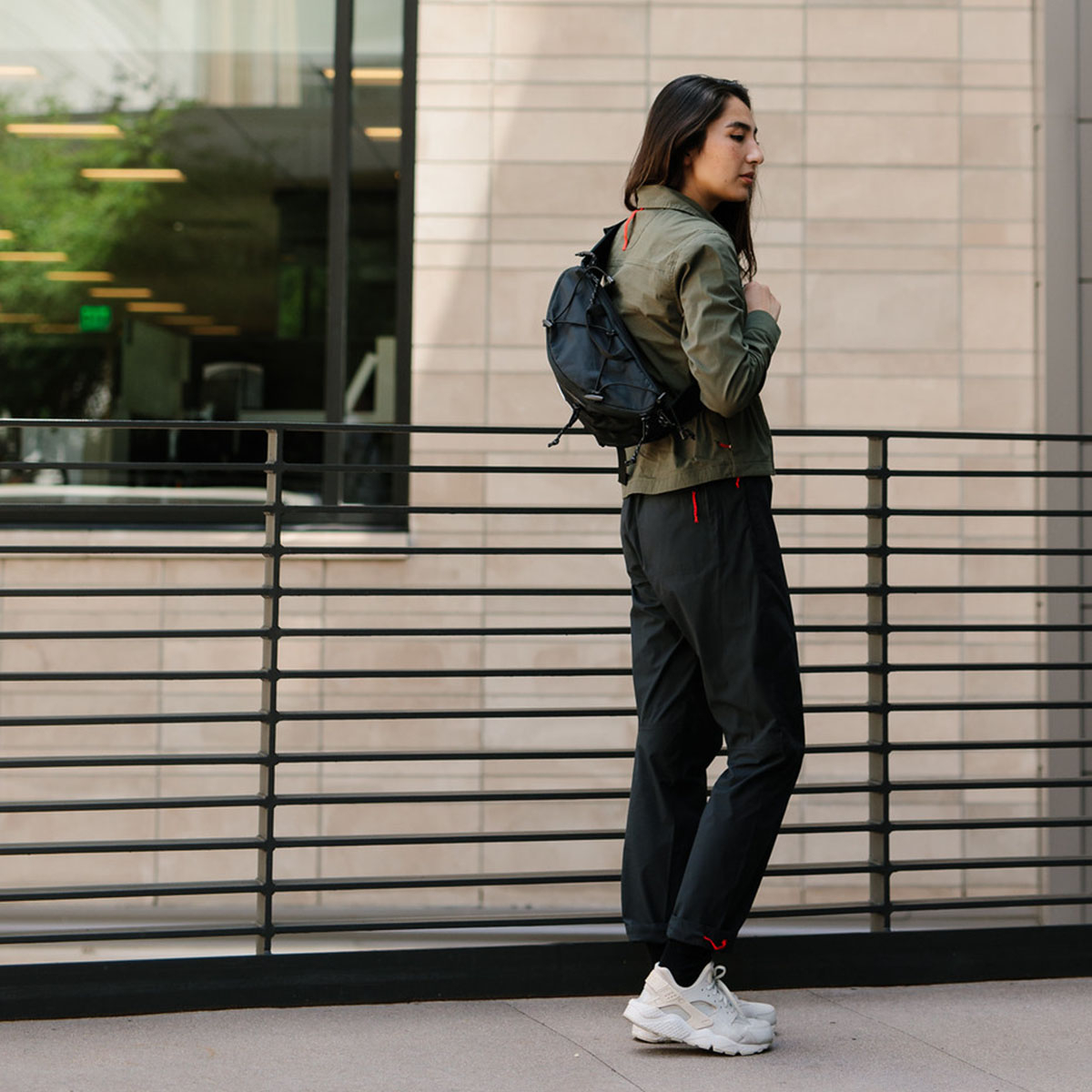 Topo Designs Mountain Sling Bag Black, carrying options