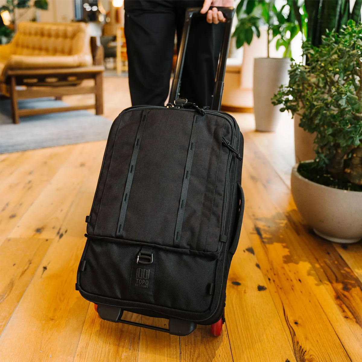 Topo Designs Global Travel Bag Roller Black, built to travel as easy as possible