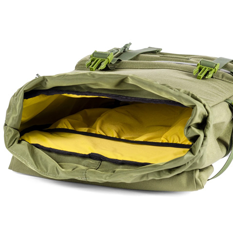 Topo Designs Rover Pack Tech Olive, inside