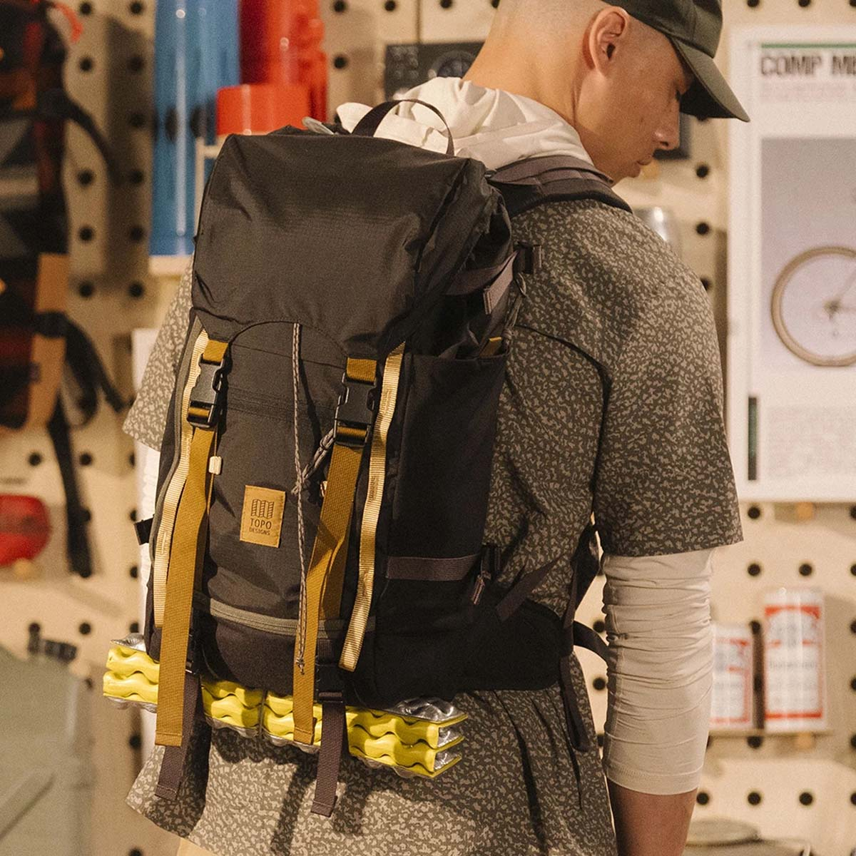 Topo Designs Rover Trail Pack 22L Black/Neutral wearing on back