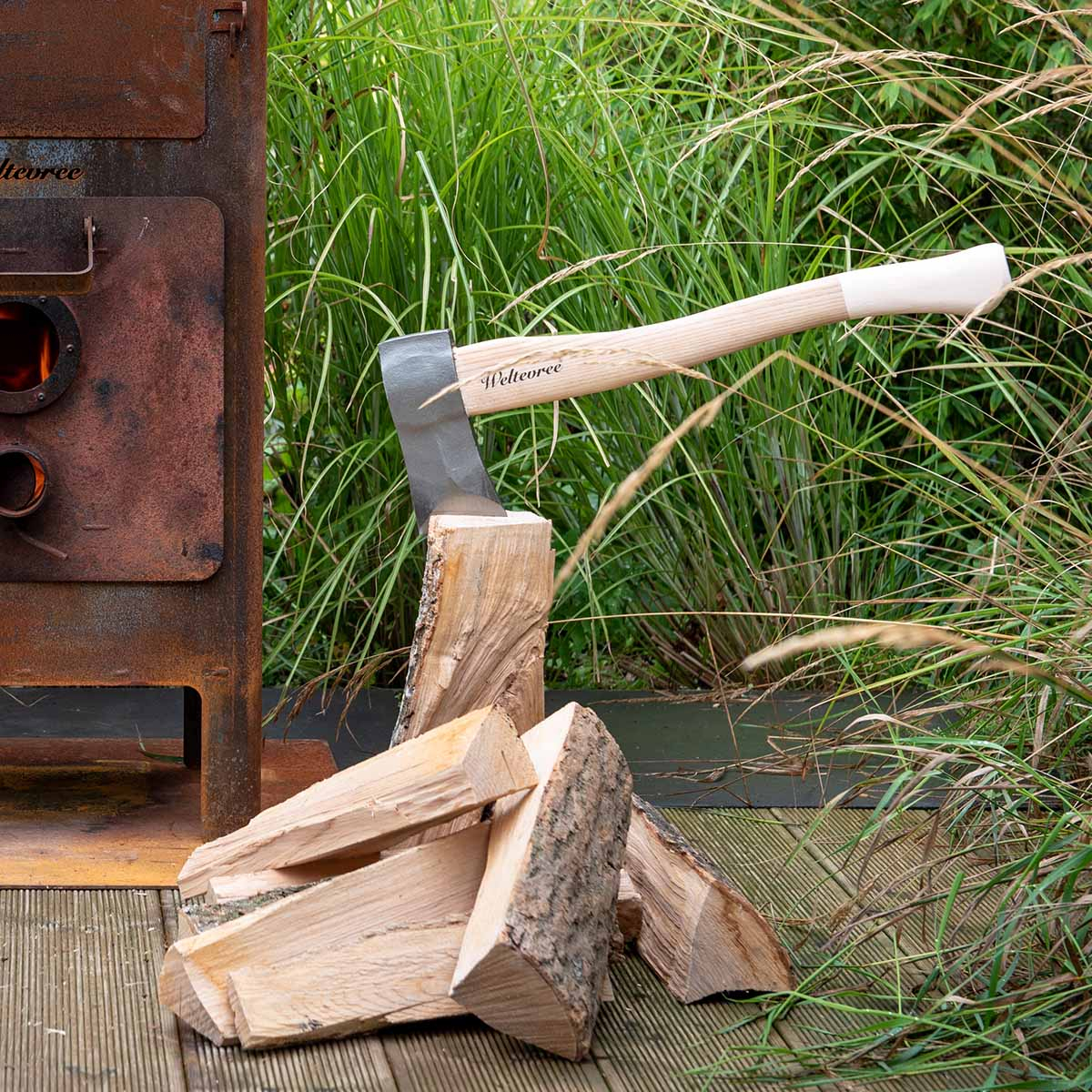 Weltevree Splitting Ax, a handy axe for small splitting work